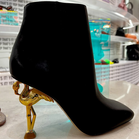 Meet the Posher Other - Meet your Posher, Linda